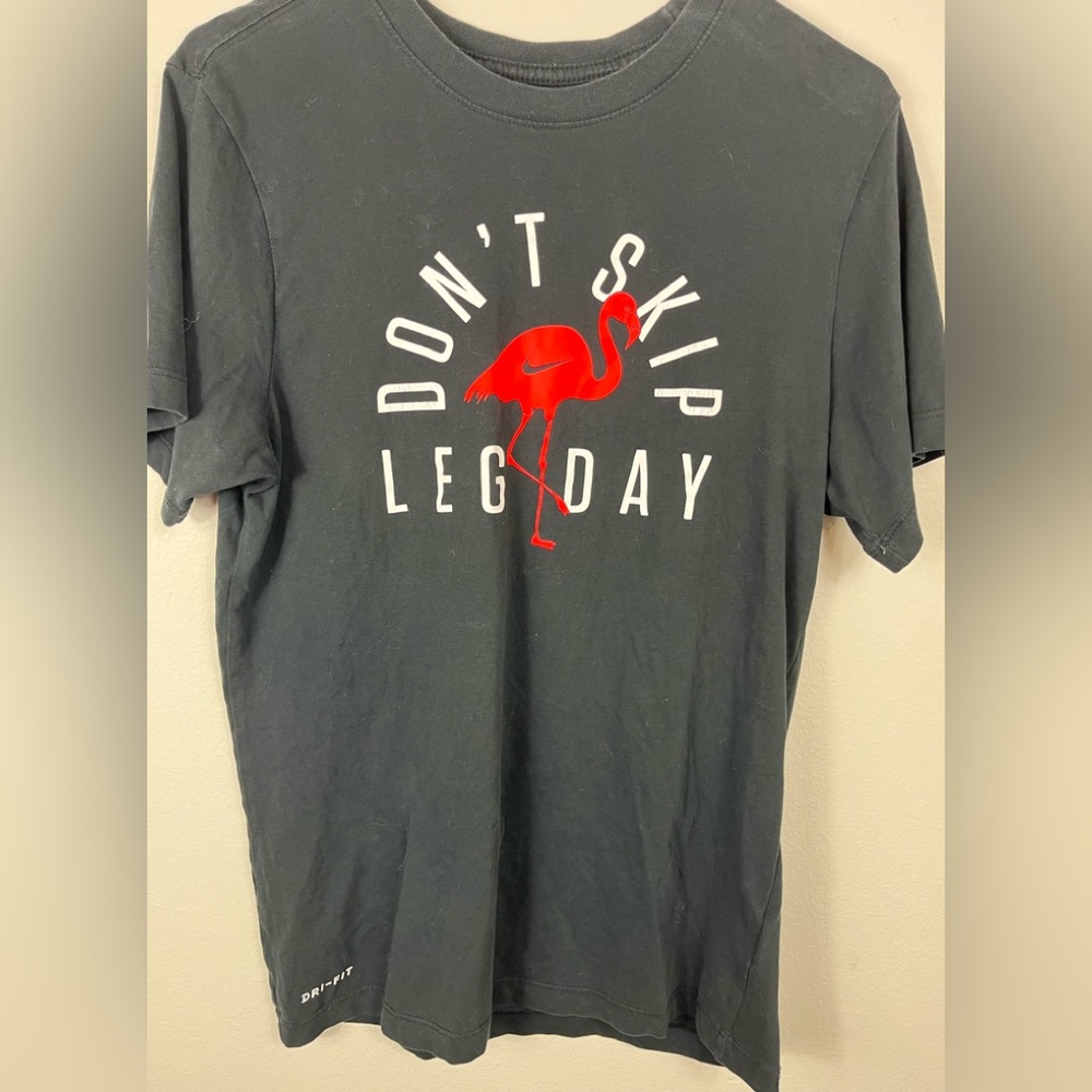 x The Nike Tee Shirt Women Small Black Graphic Dri-Fit Super Soft Crew Neck